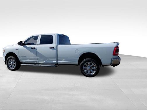 2022 RAM 3500 Tradesman Crew Cab 4x4 8' Box