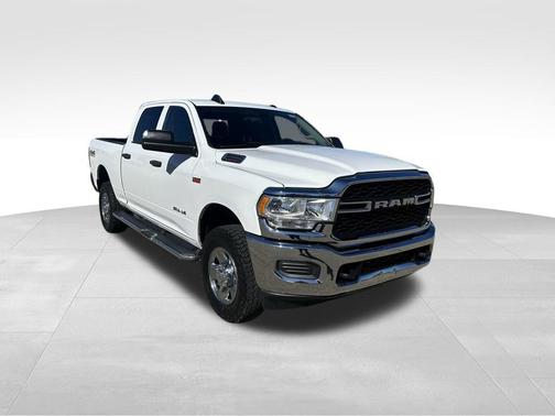 2020 RAM 2500 Tradesman Crew Cab 4X4 6'4' Box