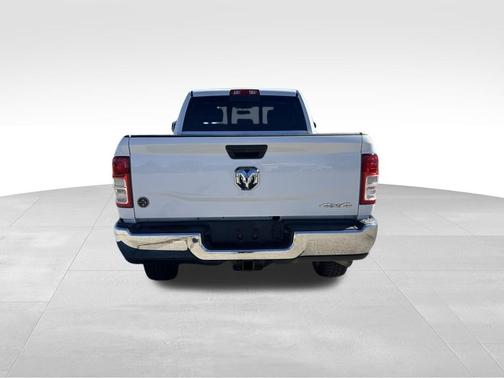 2020 RAM 2500 Tradesman Crew Cab 4X4 6'4' Box