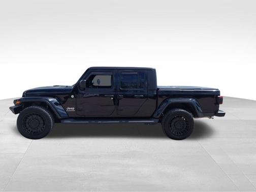 Black Clearcoat 2022 Jeep Gladiator Overland