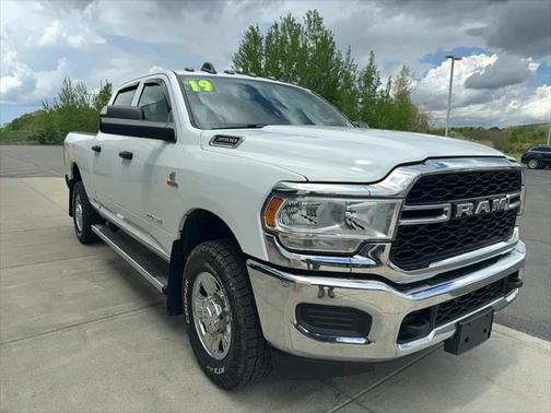 2019 RAM 3500 Tradesman Crew Cab 4x4 64' Box