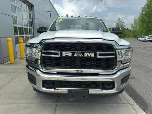 2019 RAM 3500 Tradesman Crew Cab 4x4 64' Box