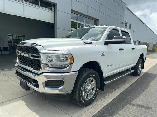 2019 RAM 3500 Tradesman Crew Cab 4x4 64' Box
