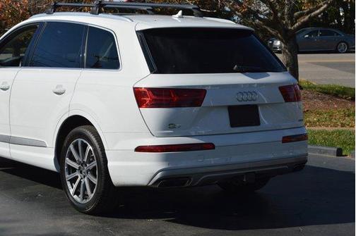 2019 Audi Q7 45 SE Premium Plus