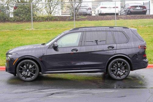 2024 BMW X7 M60i