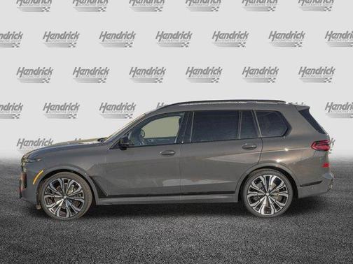 2025 BMW X7 M60i