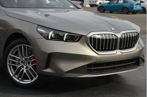 2025 BMW 530 i xDrive