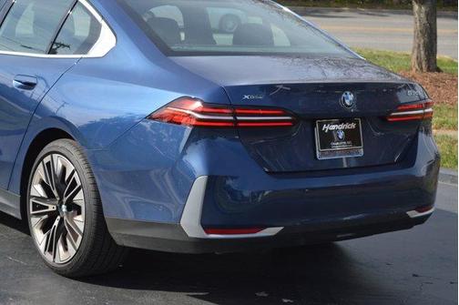2025 BMW 530 i xDrive