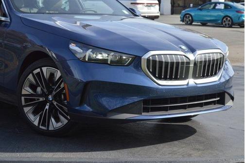 2025 BMW 530 i xDrive