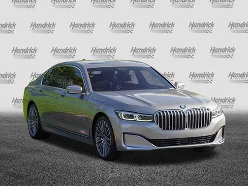 2022 BMW 740 i