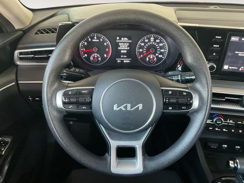 2022 Kia K5 LXS