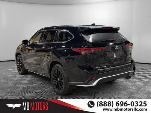 Midnight Black Metallic 2023 Toyota Highlander XSE