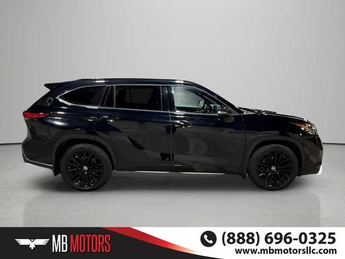 Midnight Black Metallic 2023 Toyota Highlander XSE
