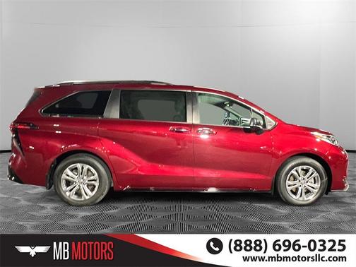 2022 Toyota Sienna XSE 7 Passenger