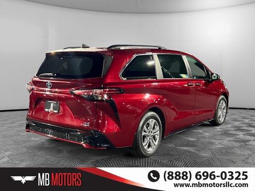 2022 Toyota Sienna XSE 7 Passenger