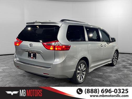 2020 Toyota Sienna LE