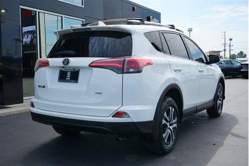 Photo 3 of 54 of 2017 Toyota RAV4 LE