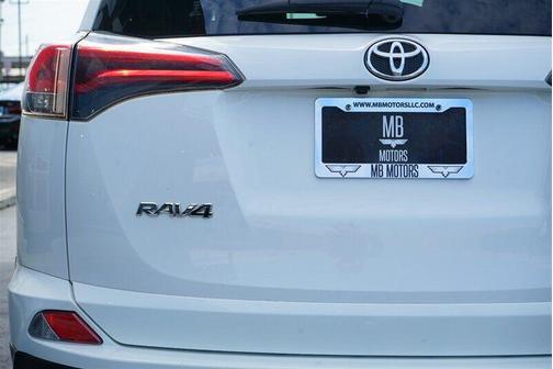 Photo 5 of 54 of 2017 Toyota RAV4 LE