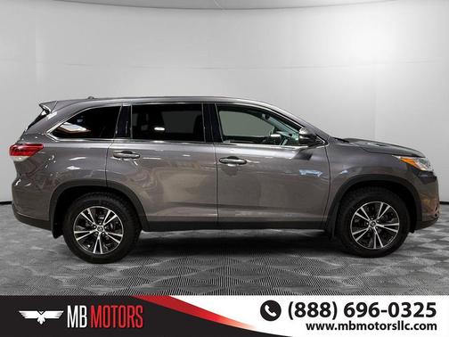 Pre-Dawn Grey Mica 2019 Toyota Highlander LE