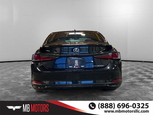 2024 Lexus ES 300h F SPORT Handling