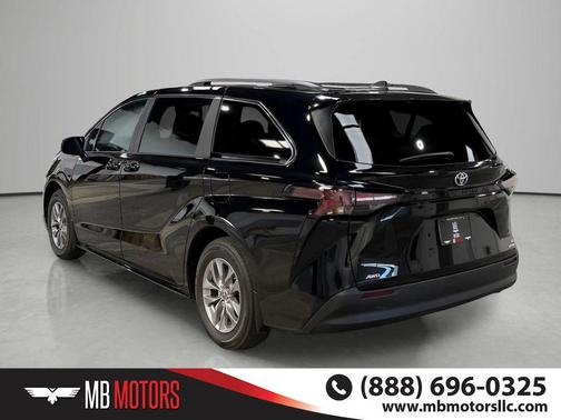 Midnight Black Metallic 2024 Toyota Sienna LE