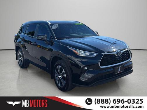 Midnight Black Metallic 2024 Toyota Highlander Hybrid XLE