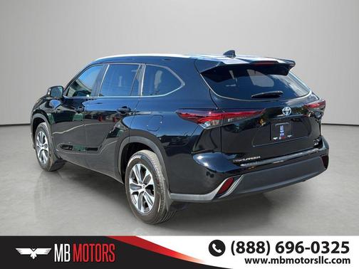 Midnight Black Metallic 2024 Toyota Highlander Hybrid XLE