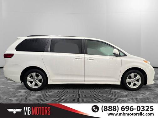 2019 Toyota Sienna LE