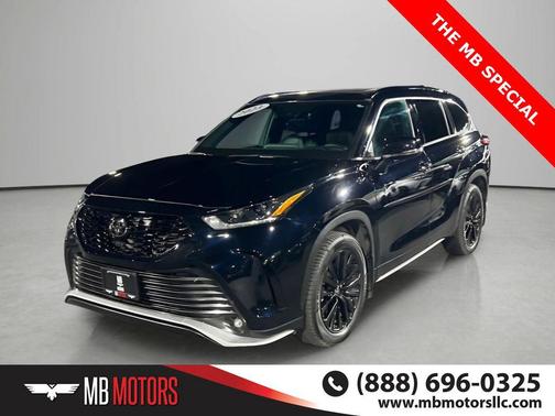 Midnight Black Metallic 2023 Toyota Highlander XSE