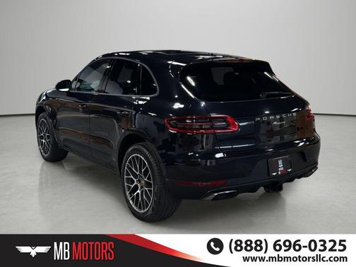 Jet Black Metallic 2018 Porsche Macan Macan