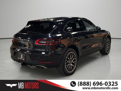 Jet Black Metallic 2018 Porsche Macan Macan