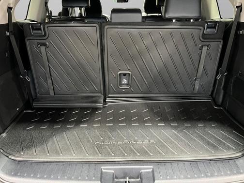 2020 Toyota Highlander Hybrid Platinum