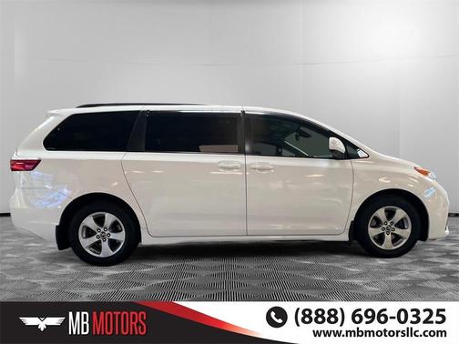 2019 Toyota Sienna LE