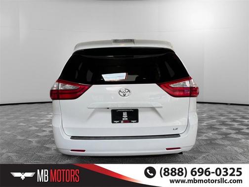 2019 Toyota Sienna LE