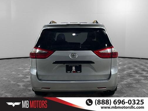 2020 Toyota Sienna SE