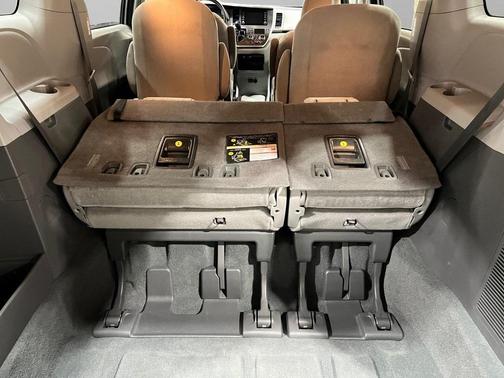 2020 Toyota Sienna SE