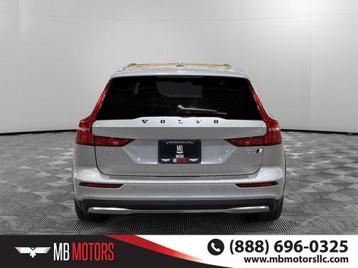 2023 Volvo V60 Cross Country B5 Ultimate