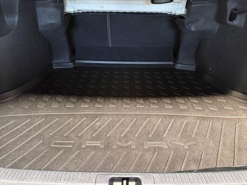 White 2022 Toyota Camry Hybrid SE