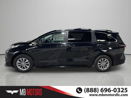 Midnight Black Metallic 2024 Toyota Sienna LE