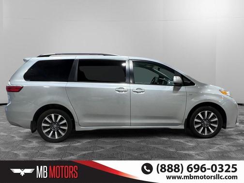 2019 Toyota Sienna LE