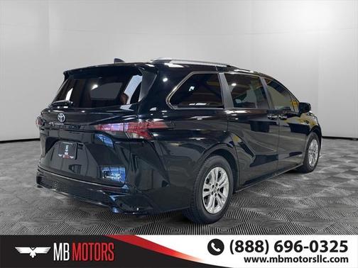 2021 Toyota Sienna XSE 7 Passenger