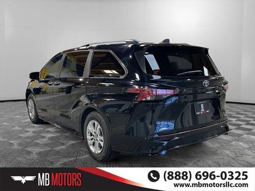 2021 Toyota Sienna XSE 7 Passenger