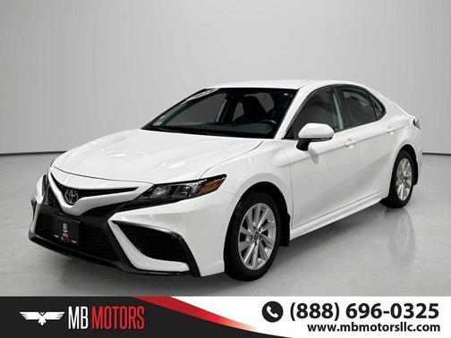 White 2024 Toyota Camry SE