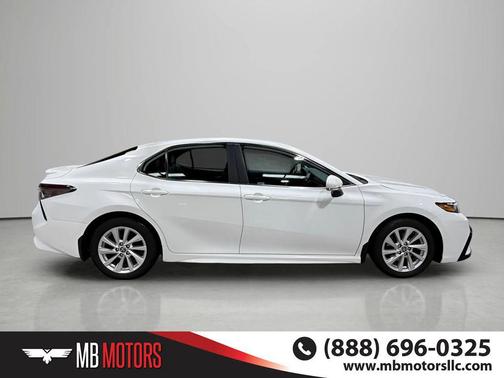 White 2024 Toyota Camry SE