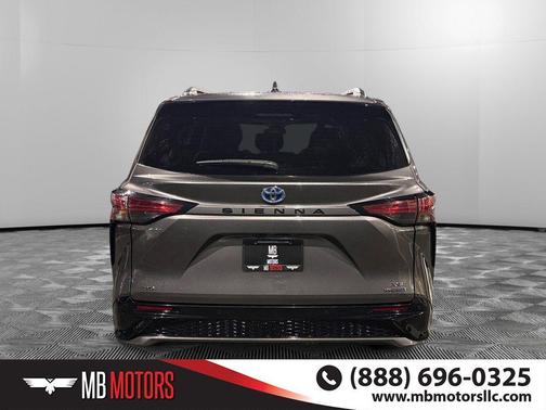 2021 Toyota Sienna XSE 7 Passenger