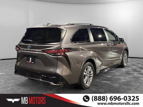 2021 Toyota Sienna XSE 7 Passenger