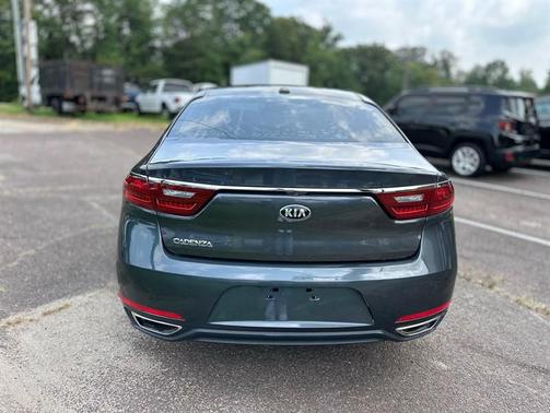 2018 Kia Cadenza Premium
