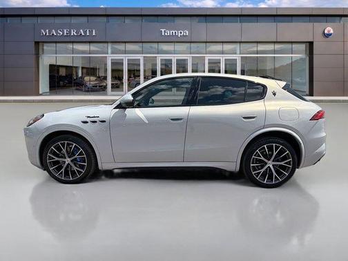 Bianco 2023 Maserati Grecale Modena