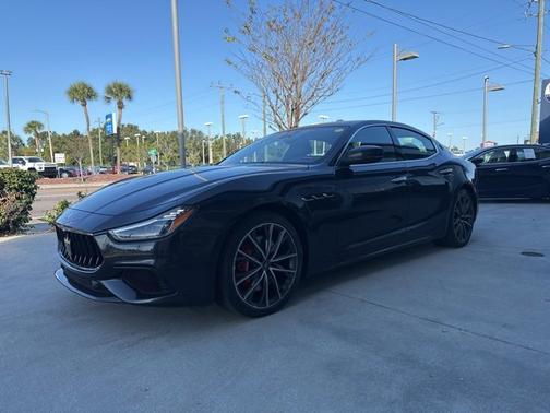 2023 Maserati Ghibli Modena Q4