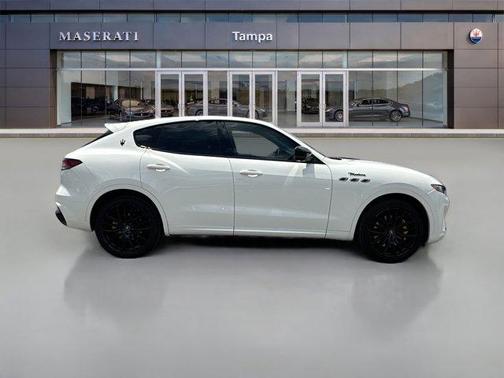Bianco 2022 Maserati Levante Modena